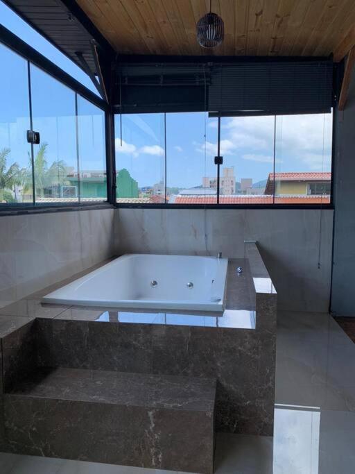 Apartamento Com Hidro No Centro *